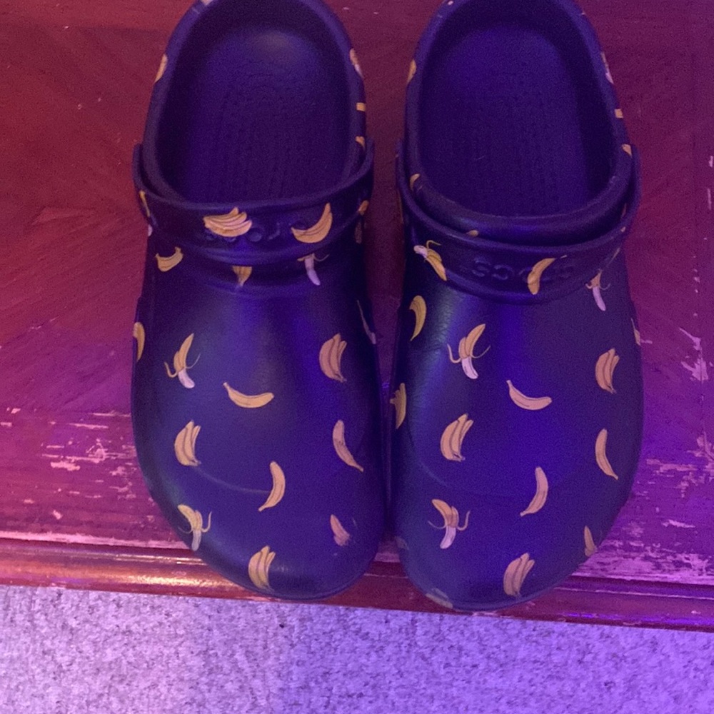 Crocs bananas